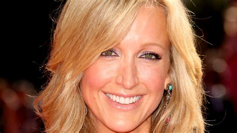 lara spencer sexy|Lara Spencers racy swimsuit highlights incredible。